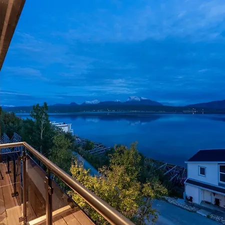 Lägenhet Modern And Luxurious At Malangen Kjerrvika